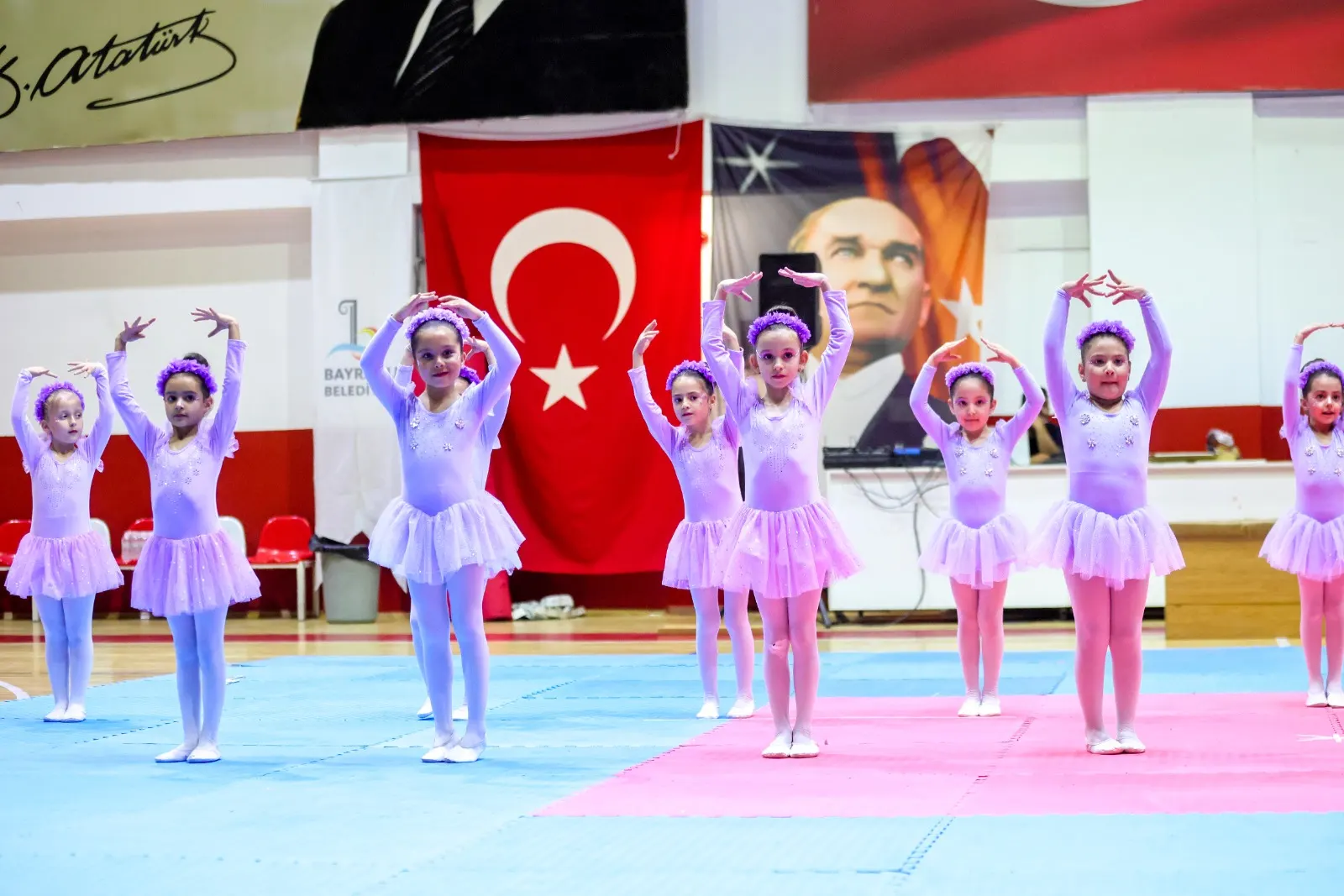 BAYRAKLILI KURSÄ°YERLERDEN YIL SONU GÃSTERÄ°SÄ° (2)-1782197624078.webp